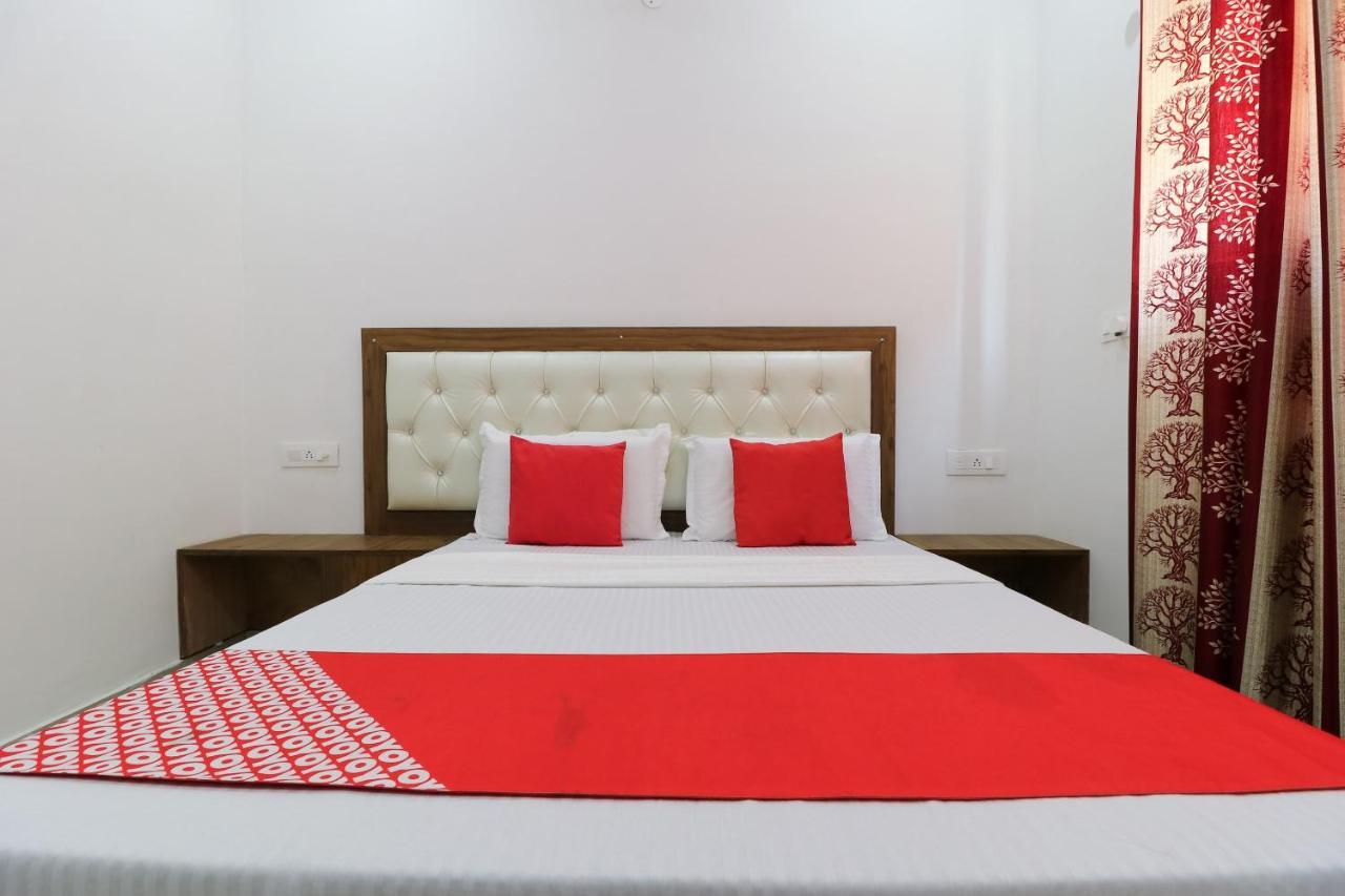Oyo 64004 Hotel Kartar Zirakpur Exterior foto