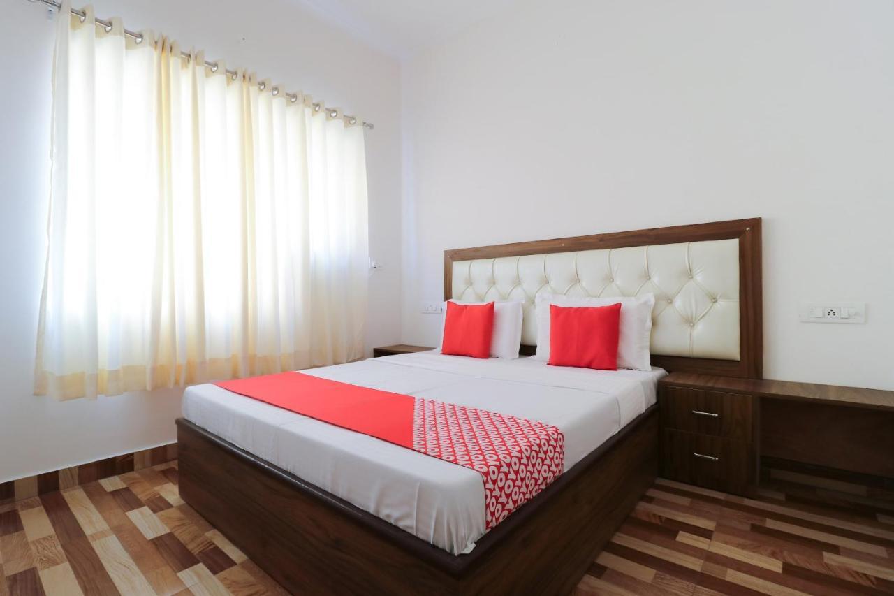 Oyo 64004 Hotel Kartar Zirakpur Exterior foto