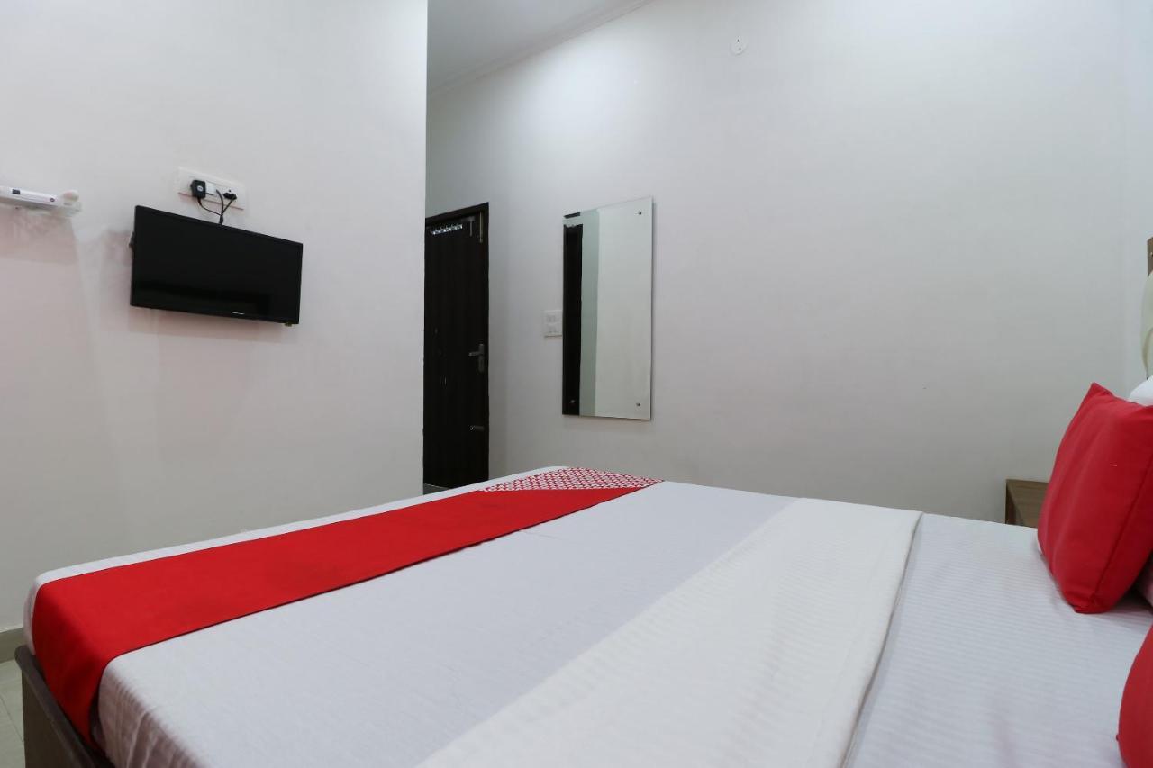 Oyo 64004 Hotel Kartar Zirakpur Exterior foto
