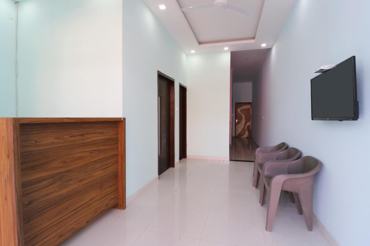 Oyo 64004 Hotel Kartar Zirakpur Exterior foto
