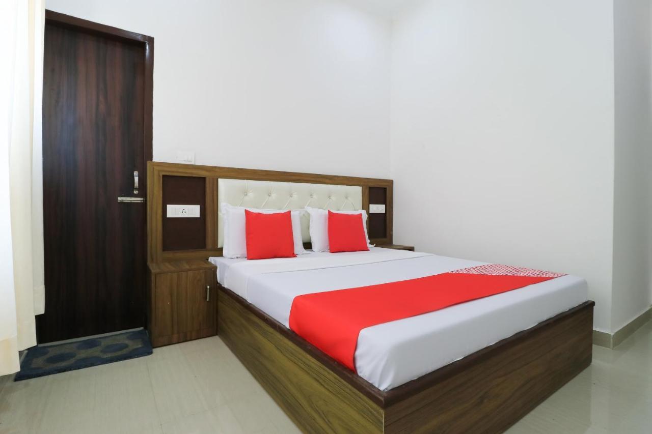 Oyo 64004 Hotel Kartar Zirakpur Exterior foto