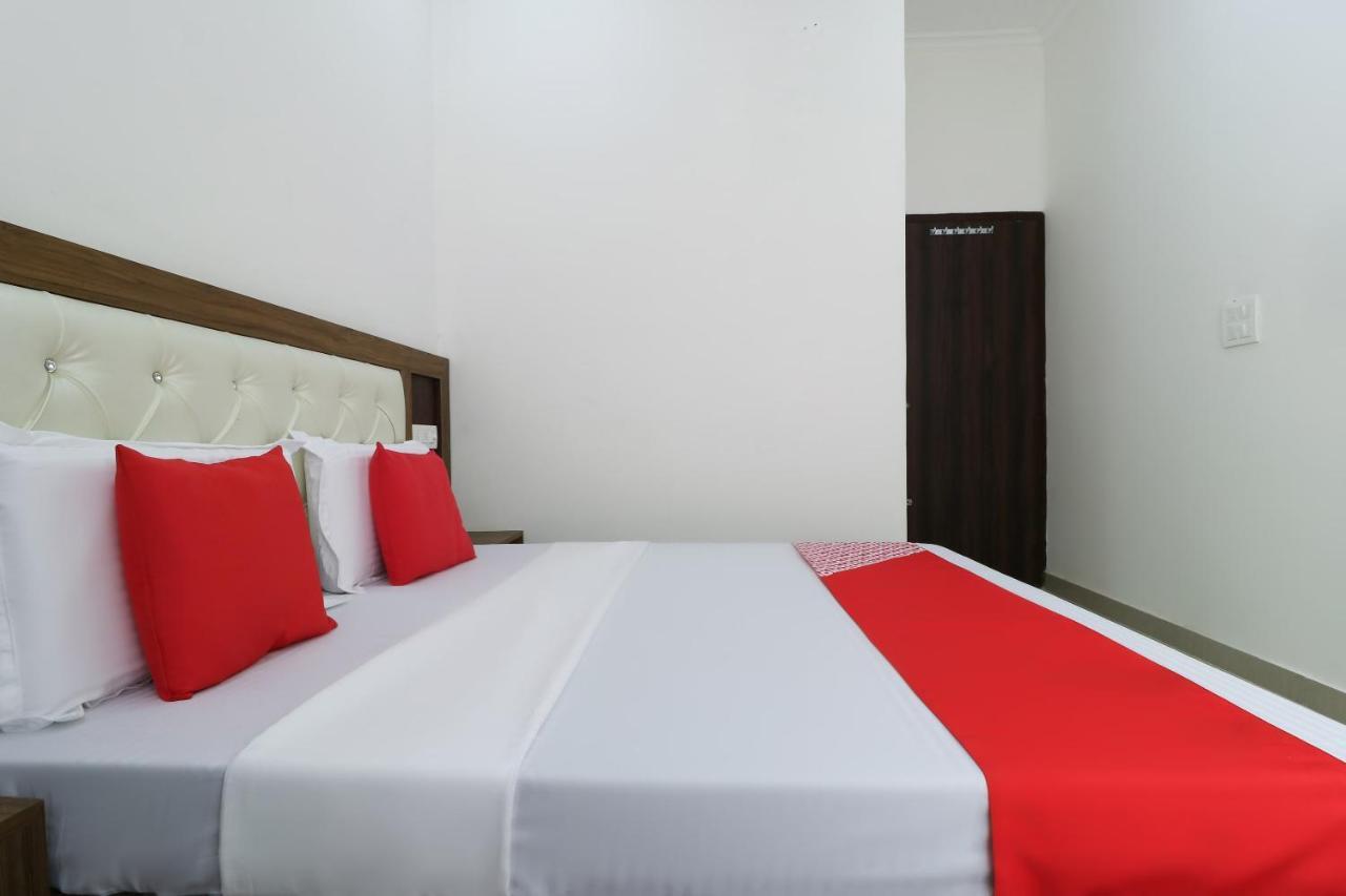 Oyo 64004 Hotel Kartar Zirakpur Exterior foto