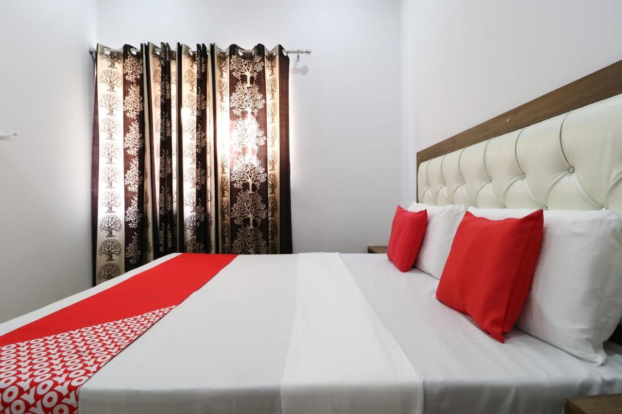 Oyo 64004 Hotel Kartar Zirakpur Exterior foto